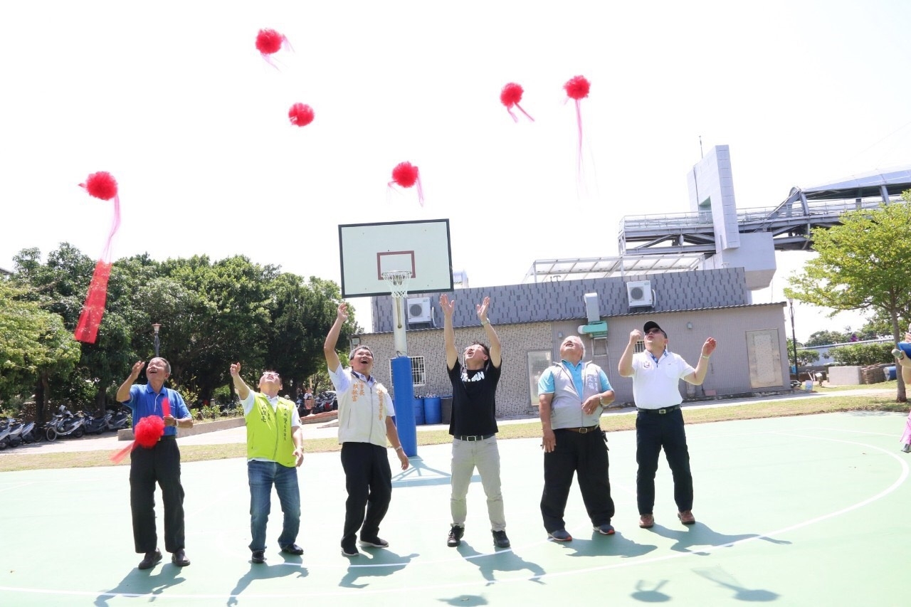朝山社區慶重陽獲賀禮，社區籃球場啟用剪綵飆球技