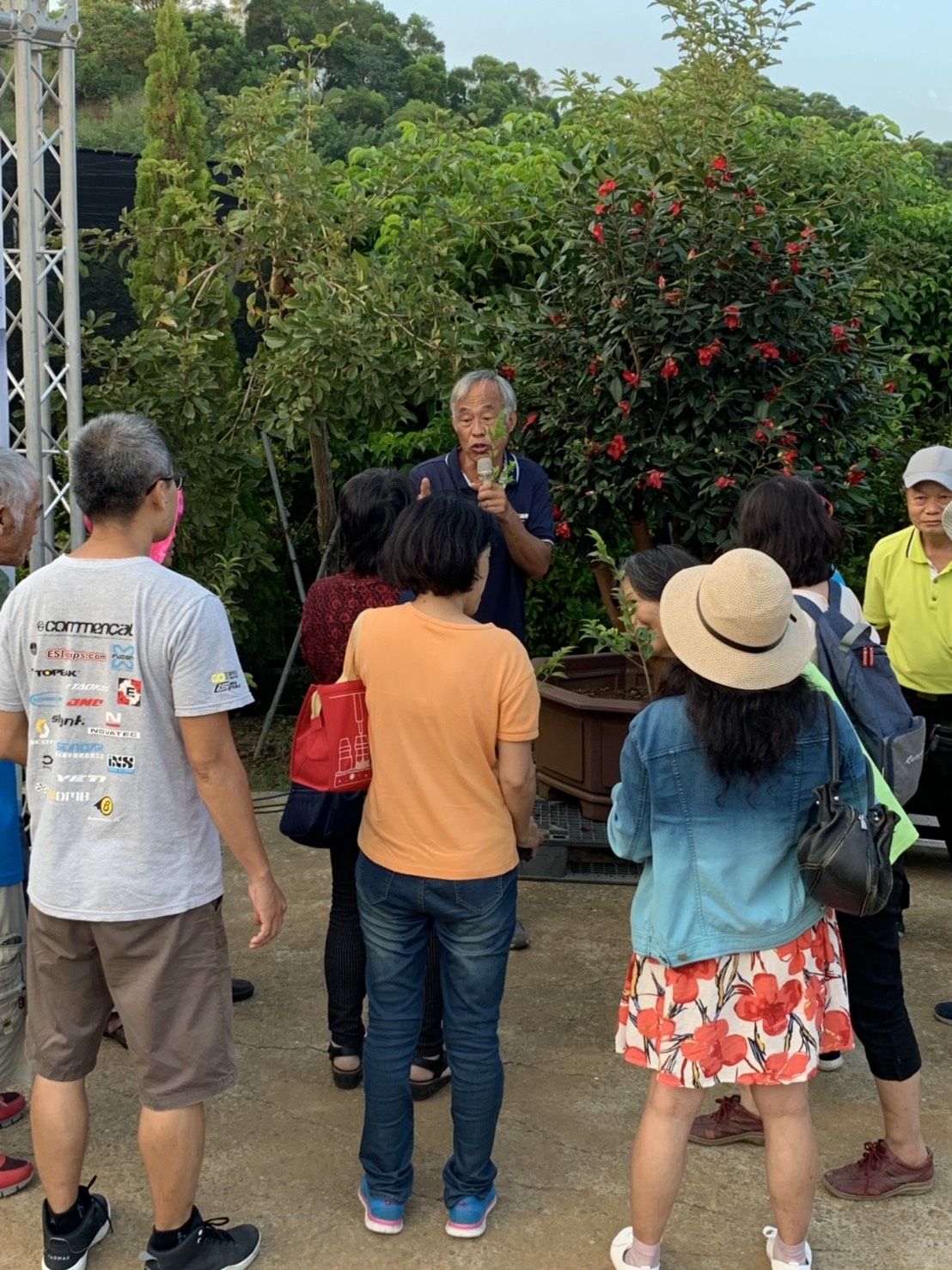午後的茶花園很國際，在茄苳社區聽見世界各地的好聲音